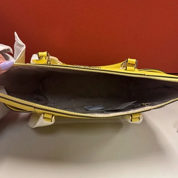 Brand New Michael Kors Charlotte Golden Yellow Tote Leather Shoulder Bag NWT - Picture 4 of 7